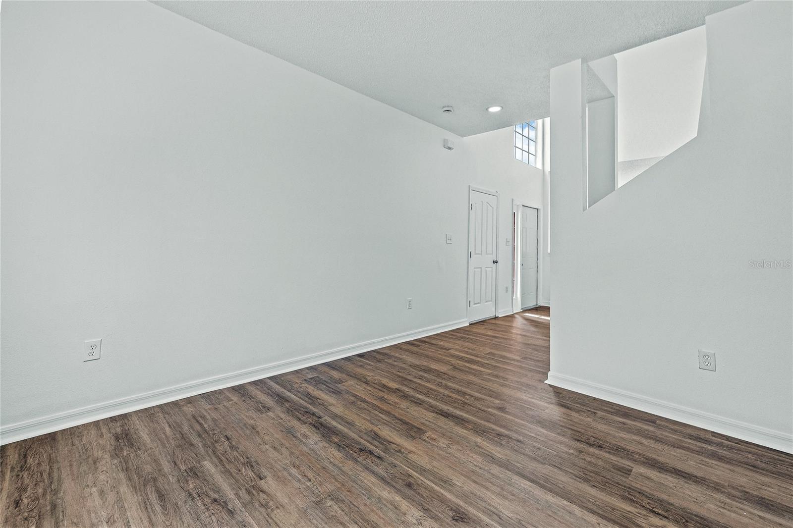 Listing photo id 15 for 8212 Cypress Breeze Way