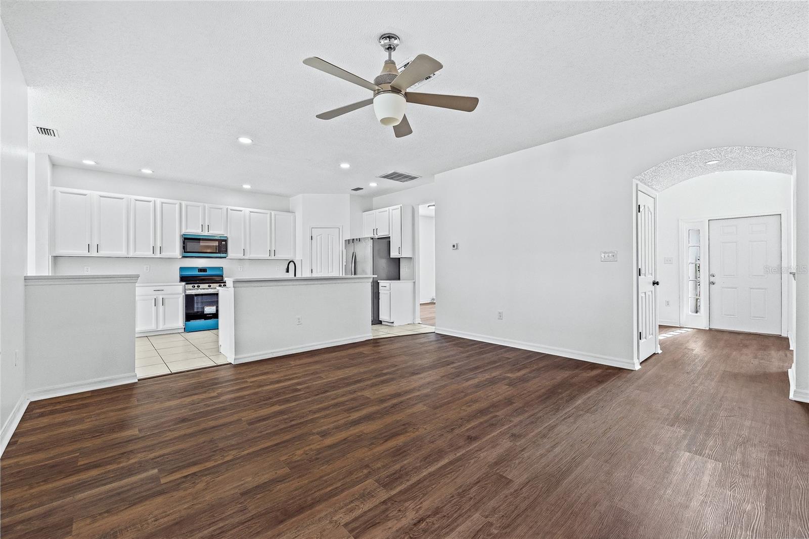 Listing photo id 17 for 8212 Cypress Breeze Way