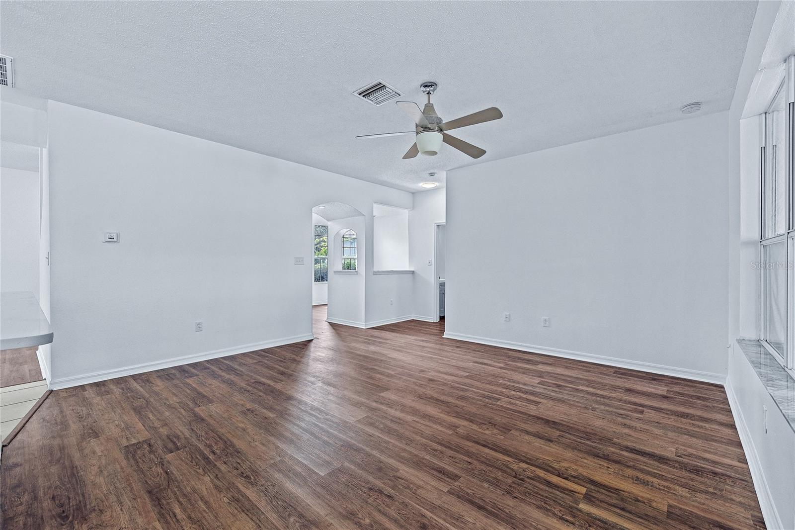 Listing photo id 18 for 8212 Cypress Breeze Way