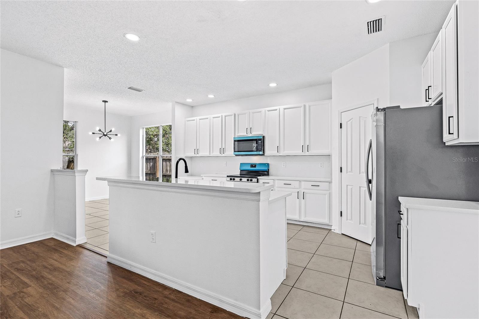 Listing photo id 19 for 8212 Cypress Breeze Way
