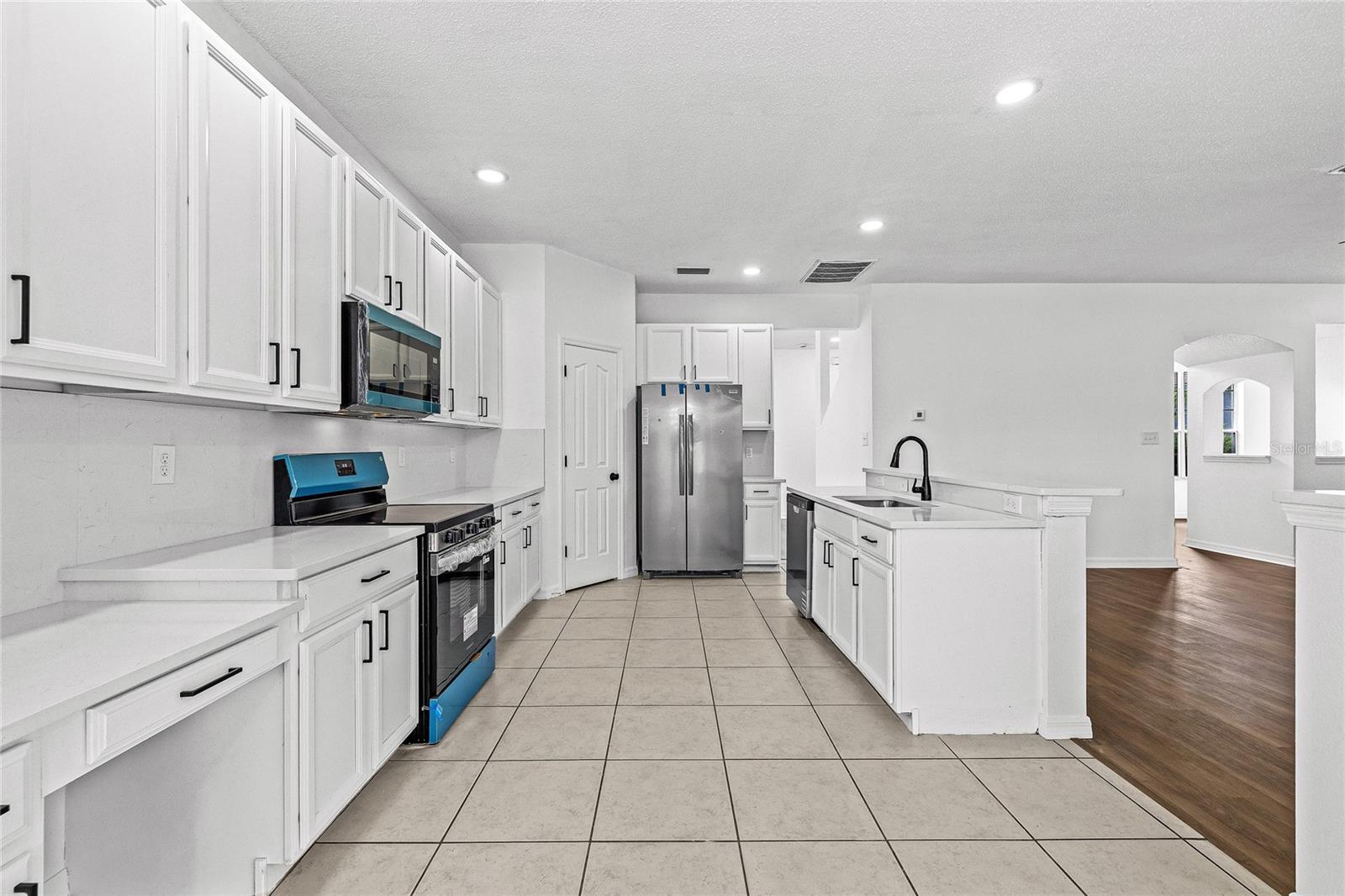 Listing photo id 21 for 8212 Cypress Breeze Way