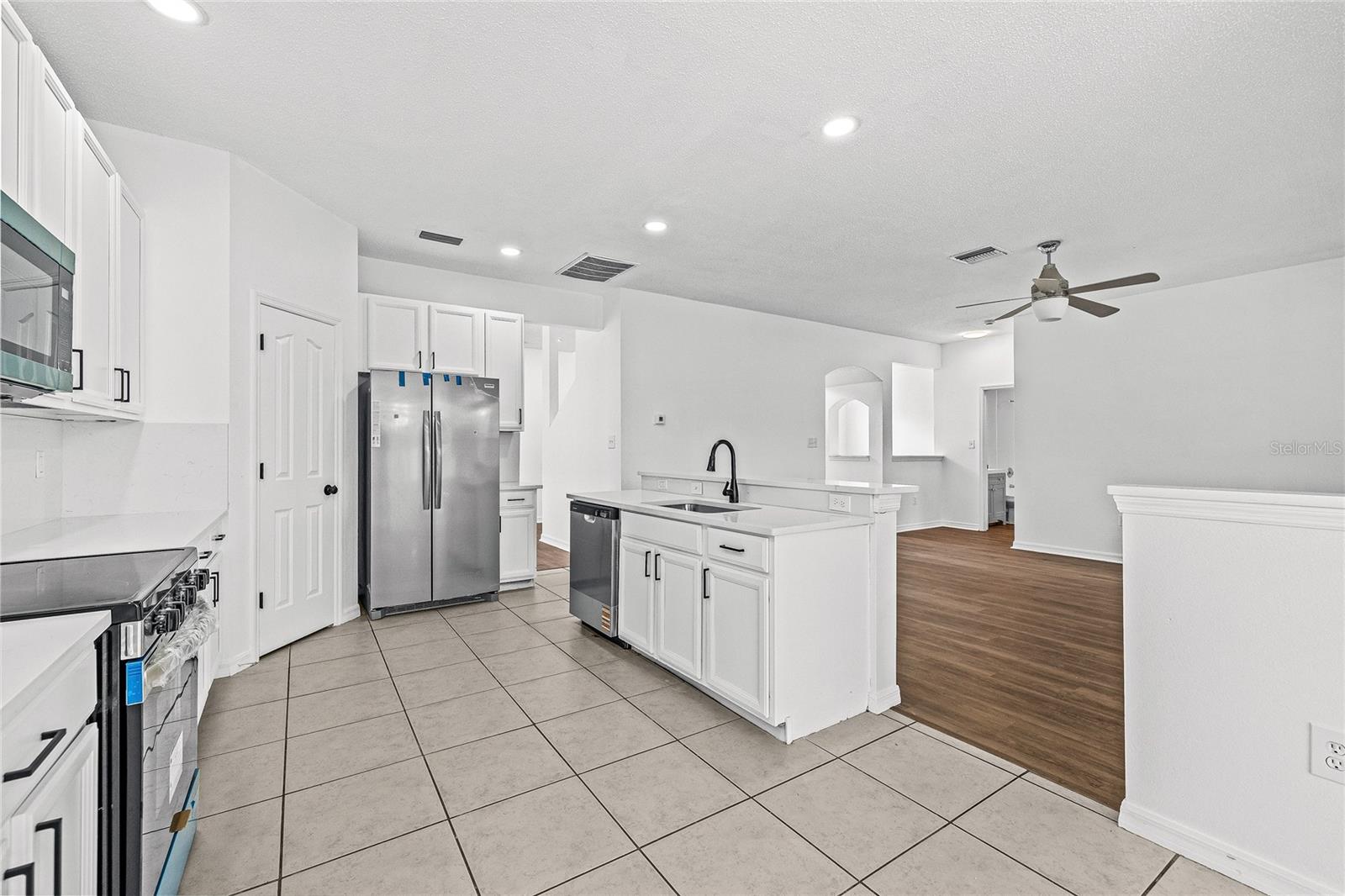 Listing photo id 22 for 8212 Cypress Breeze Way