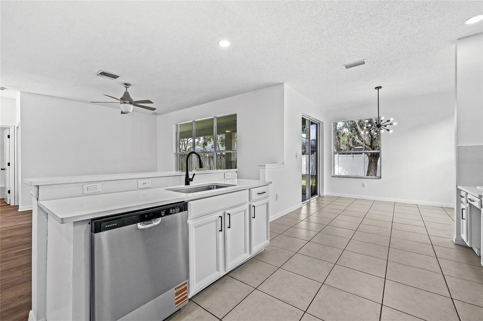 Listing photo id 23 for 8212 Cypress Breeze Way