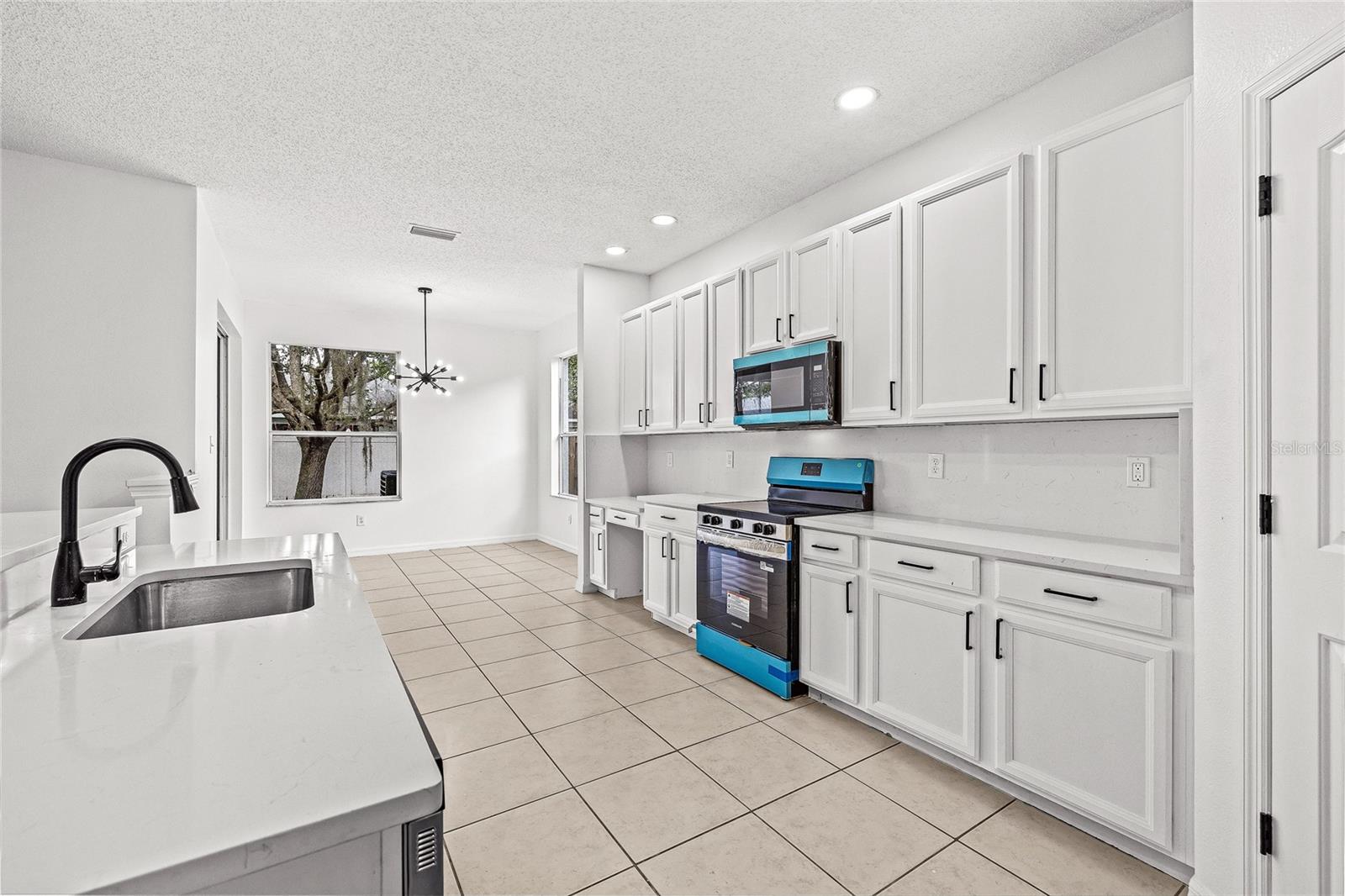 Listing photo id 24 for 8212 Cypress Breeze Way