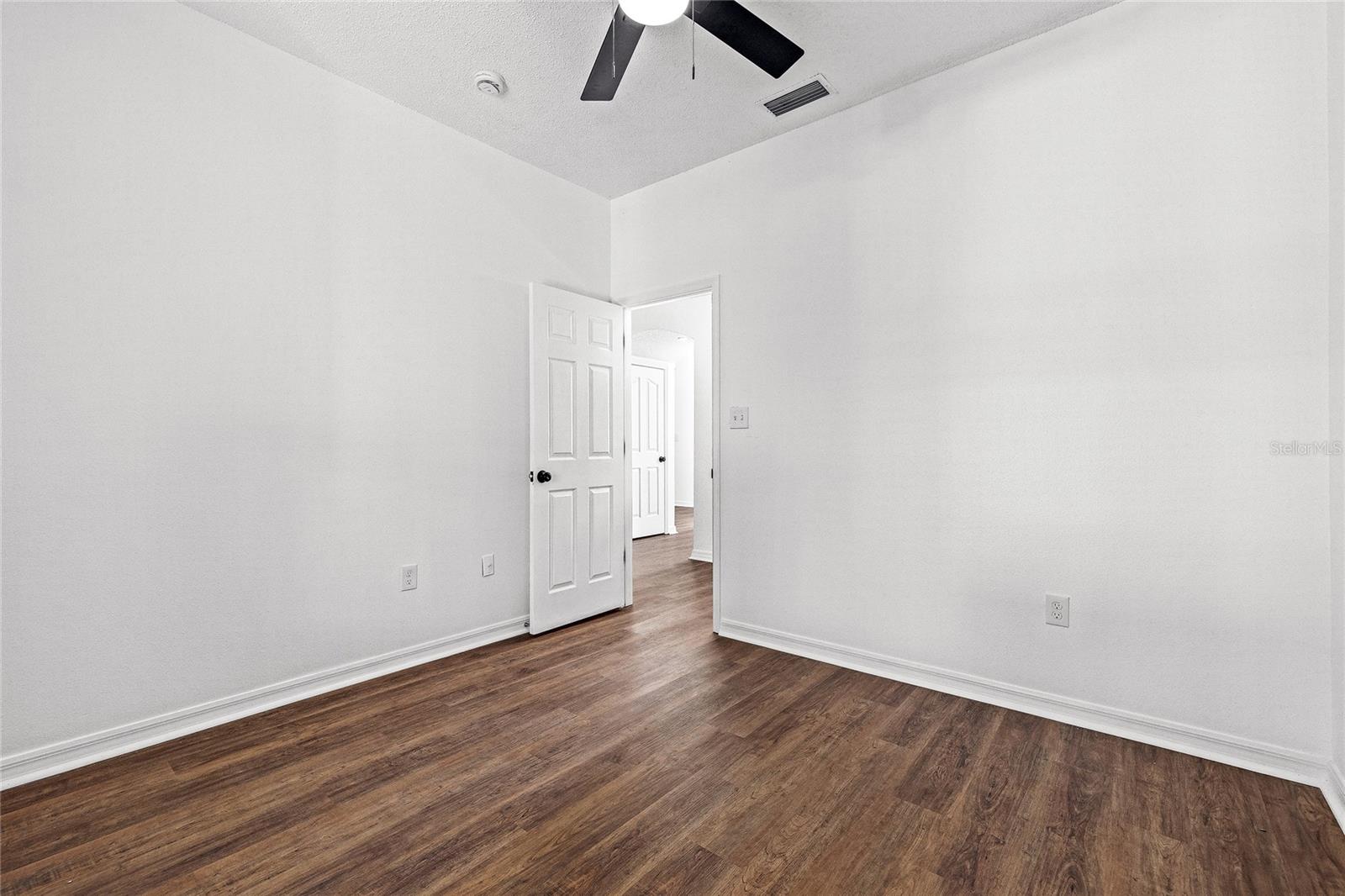 Listing photo id 28 for 8212 Cypress Breeze Way