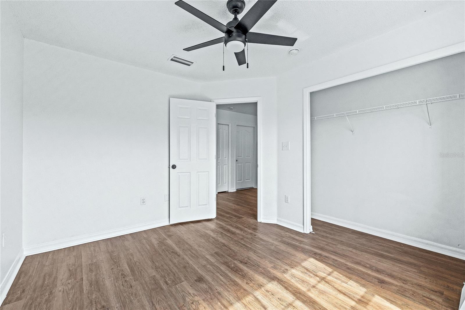 Listing photo id 31 for 8212 Cypress Breeze Way