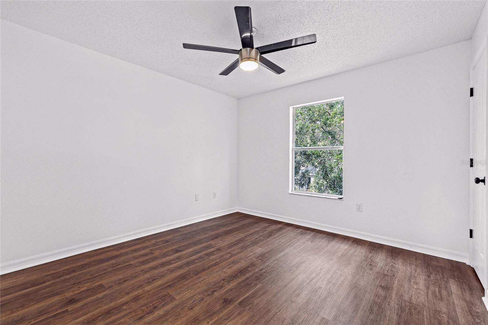 Listing photo id 33 for 8212 Cypress Breeze Way