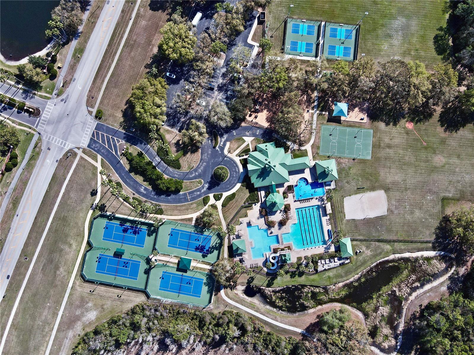 Listing photo id 2 for 8212 Cypress Breeze Way