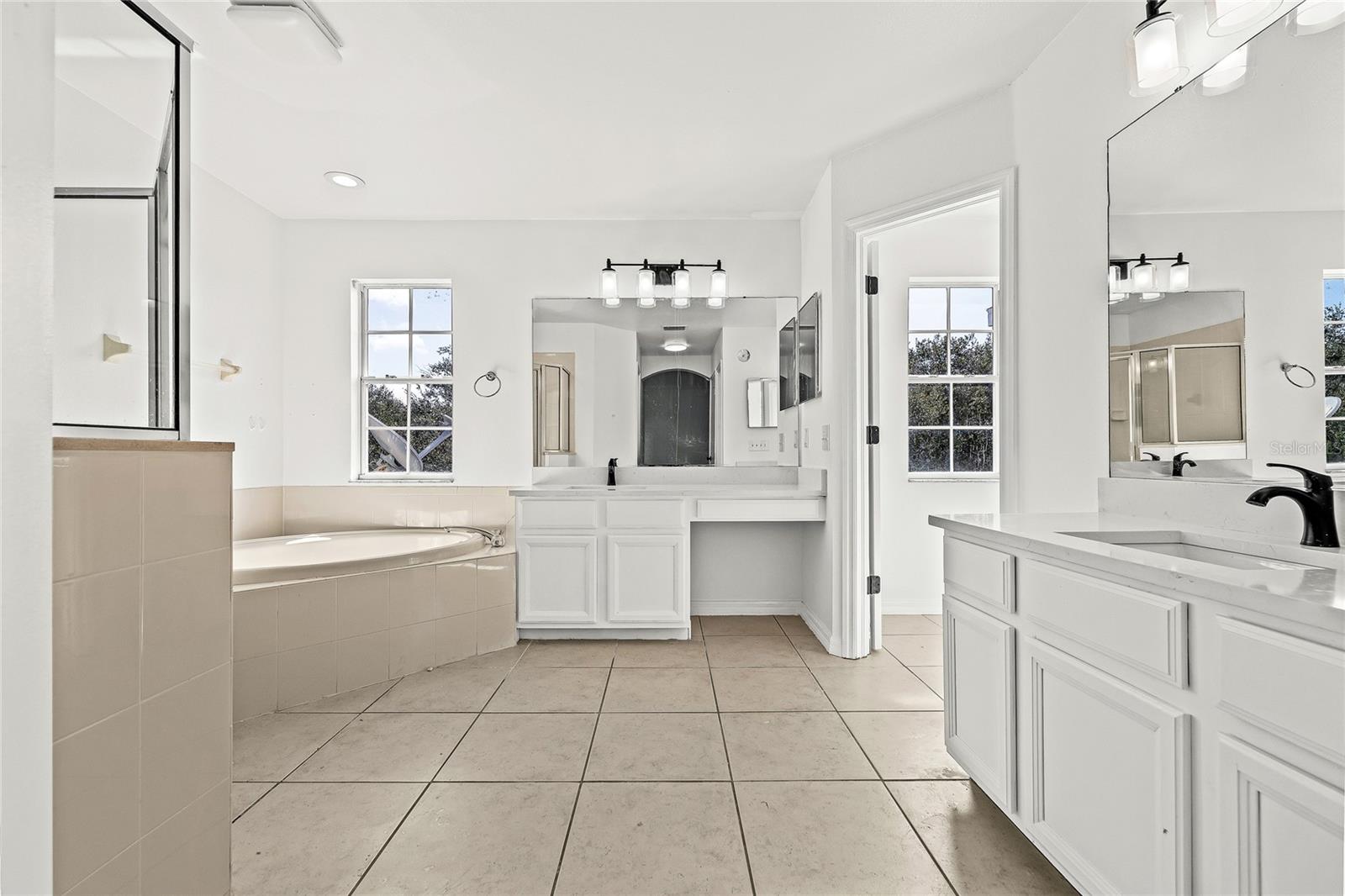 Listing photo id 40 for 8212 Cypress Breeze Way