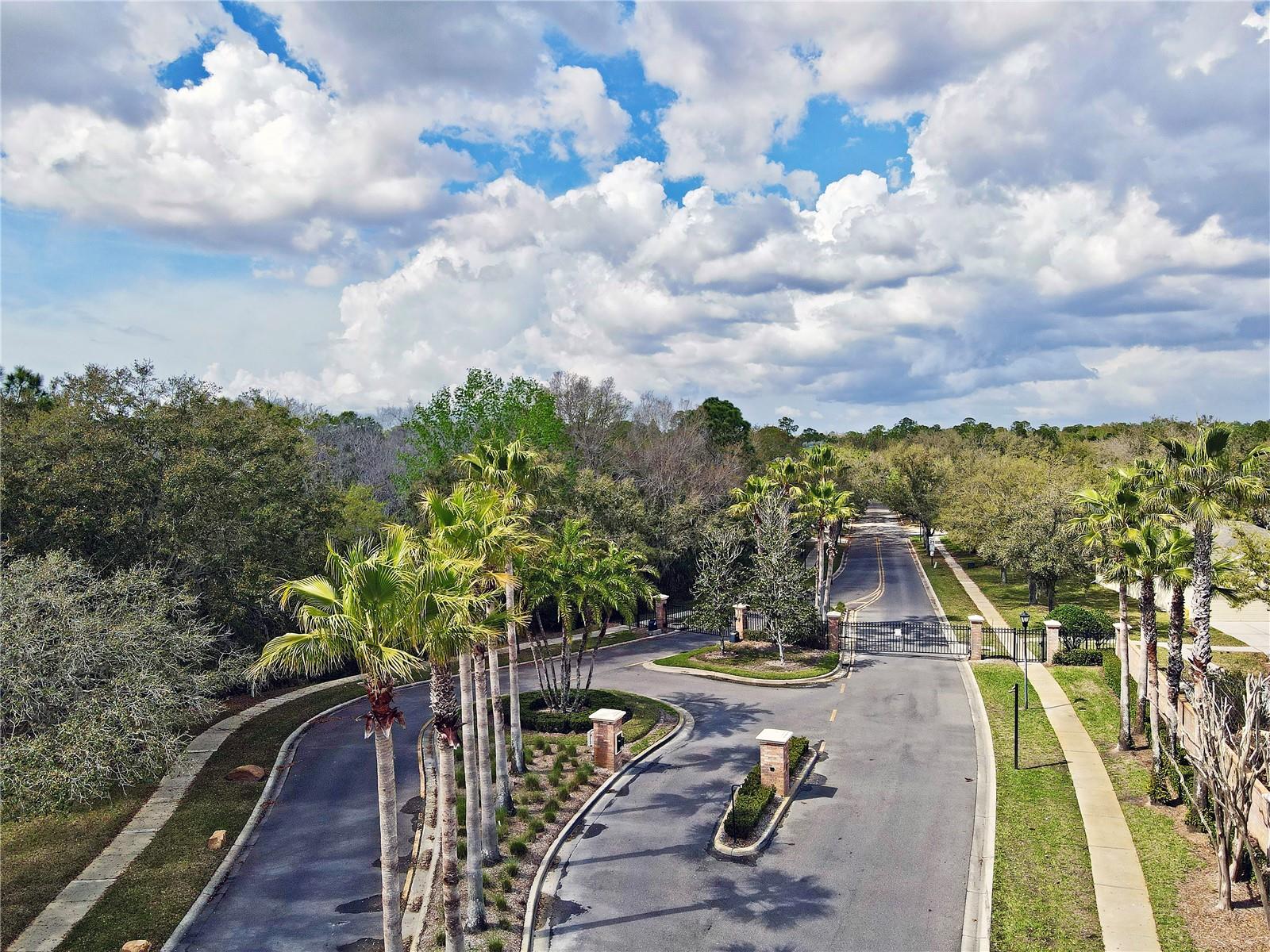 Listing photo id 4 for 8212 Cypress Breeze Way