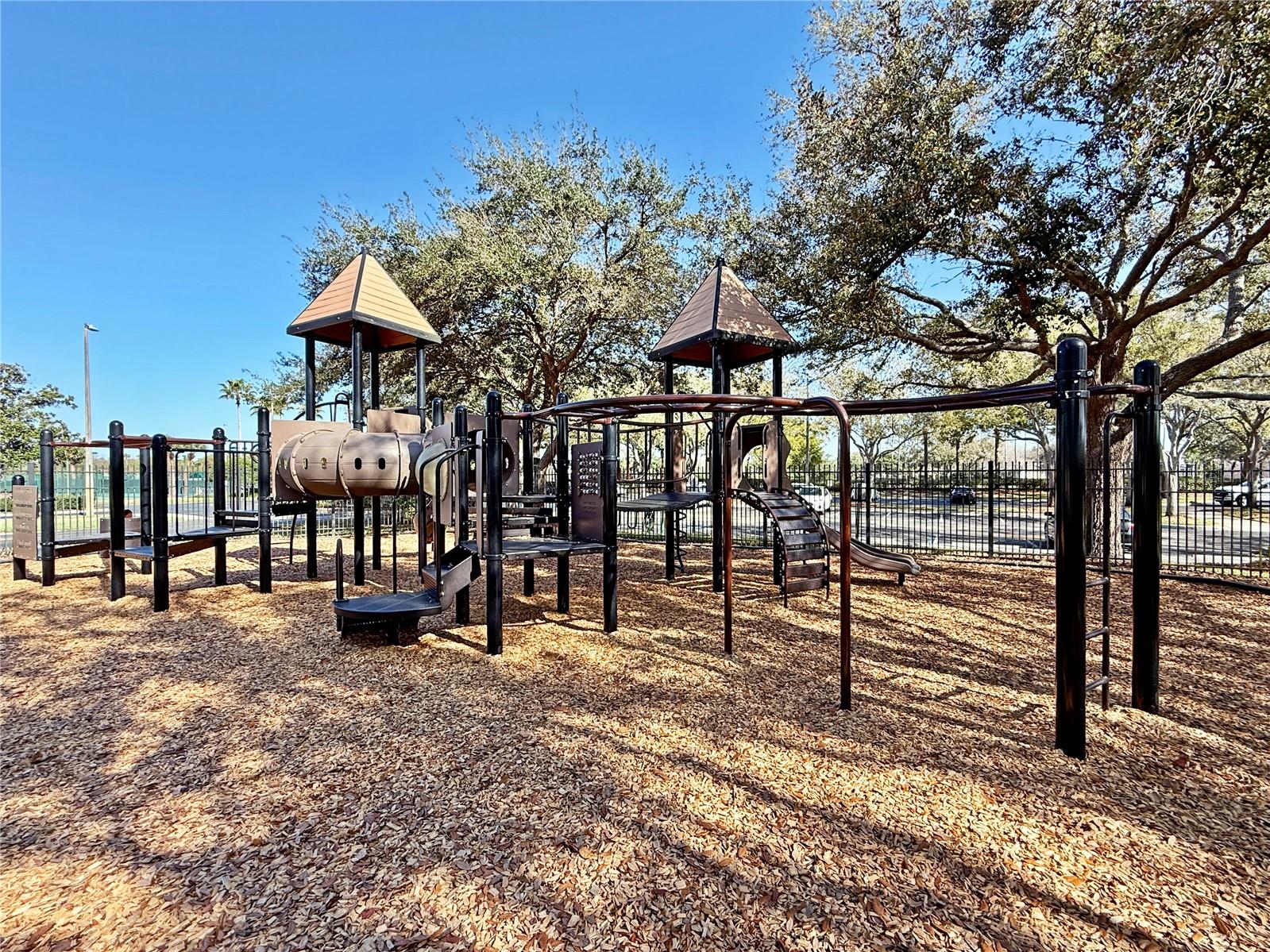 Listing photo id 77 for 8212 Cypress Breeze Way