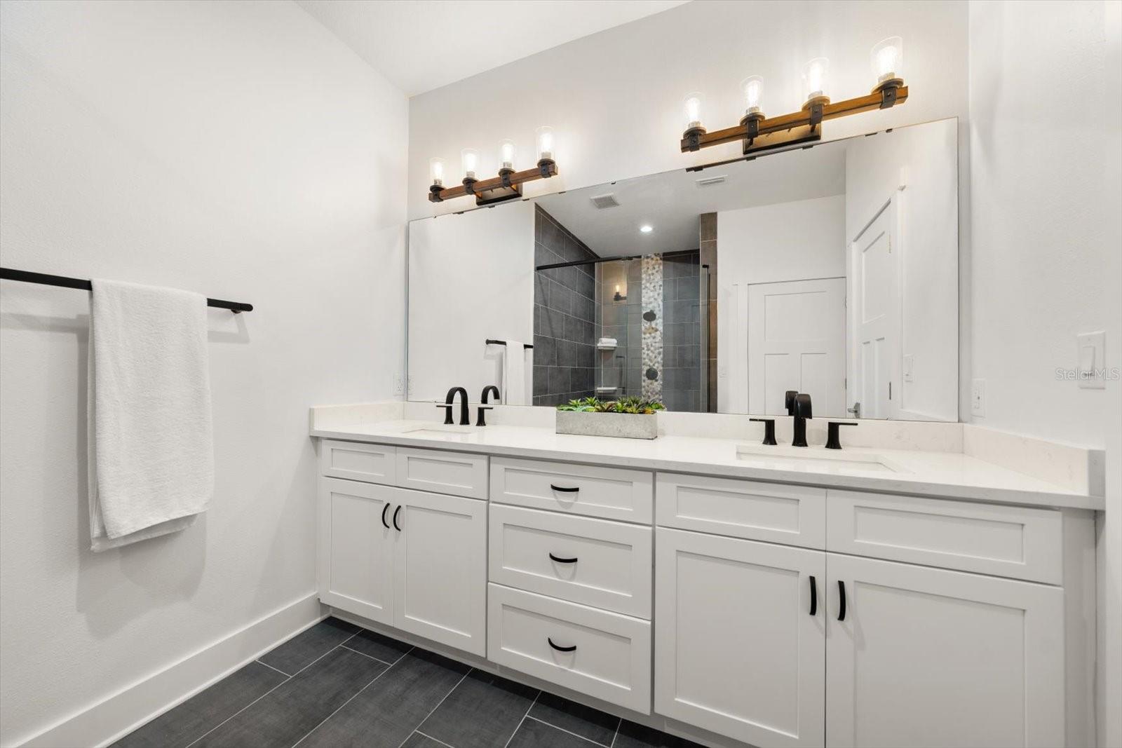 Image 14 of 36 For 1297 Savona Drive Ne