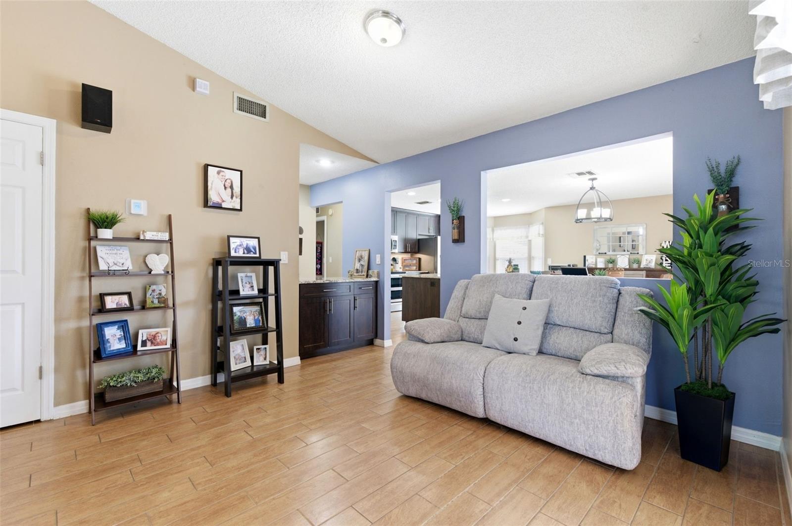 Image 11 of 63 For 212 Overstreet Court