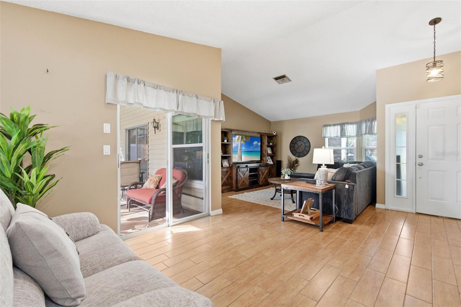 Image 13 of 63 For 212 Overstreet Court