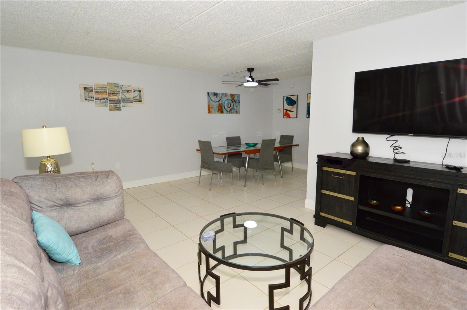 Image 11 of 85 For 12760 Indian Rocks Road 555