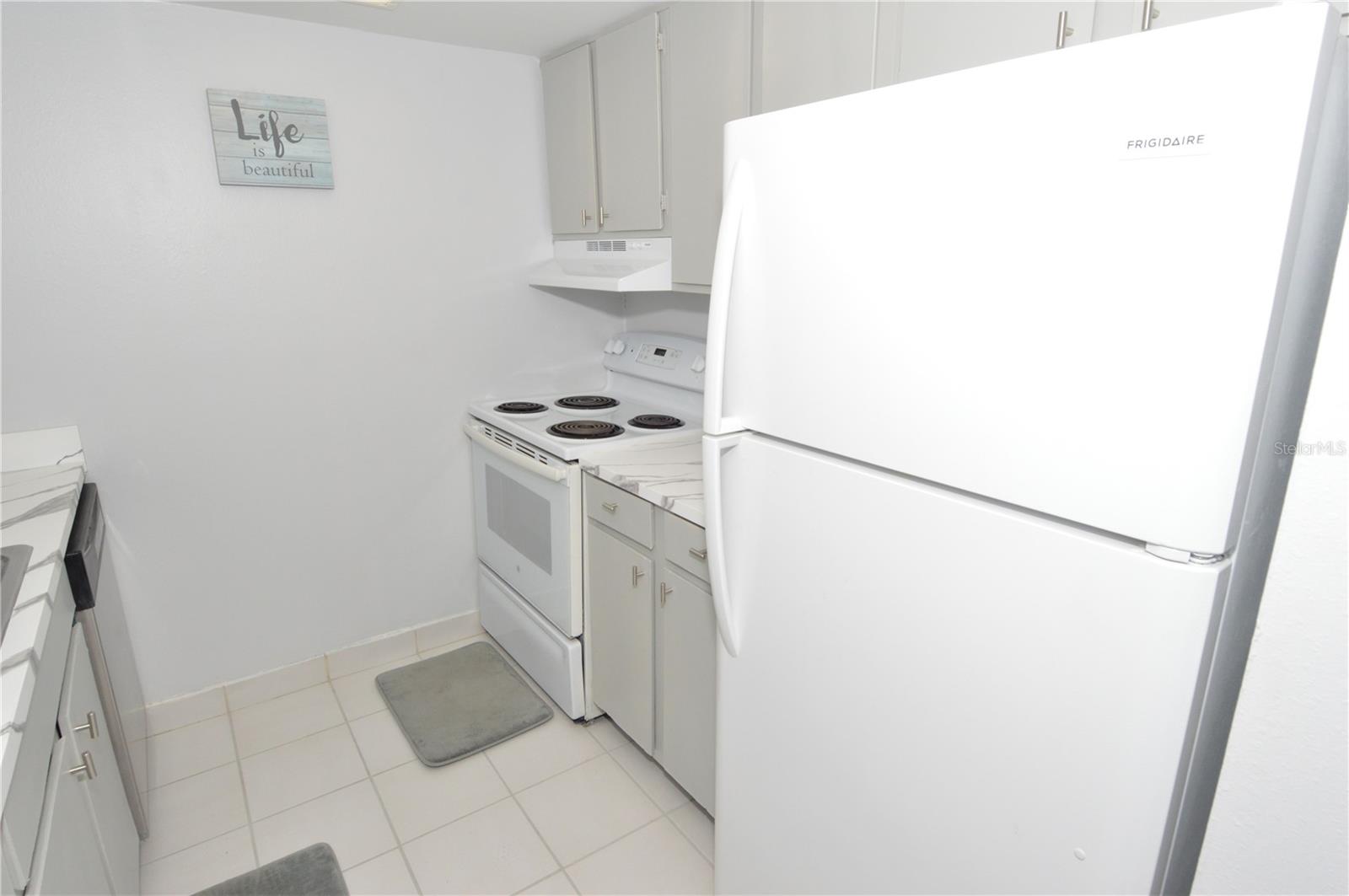 Image 15 of 85 For 12760 Indian Rocks Road 555