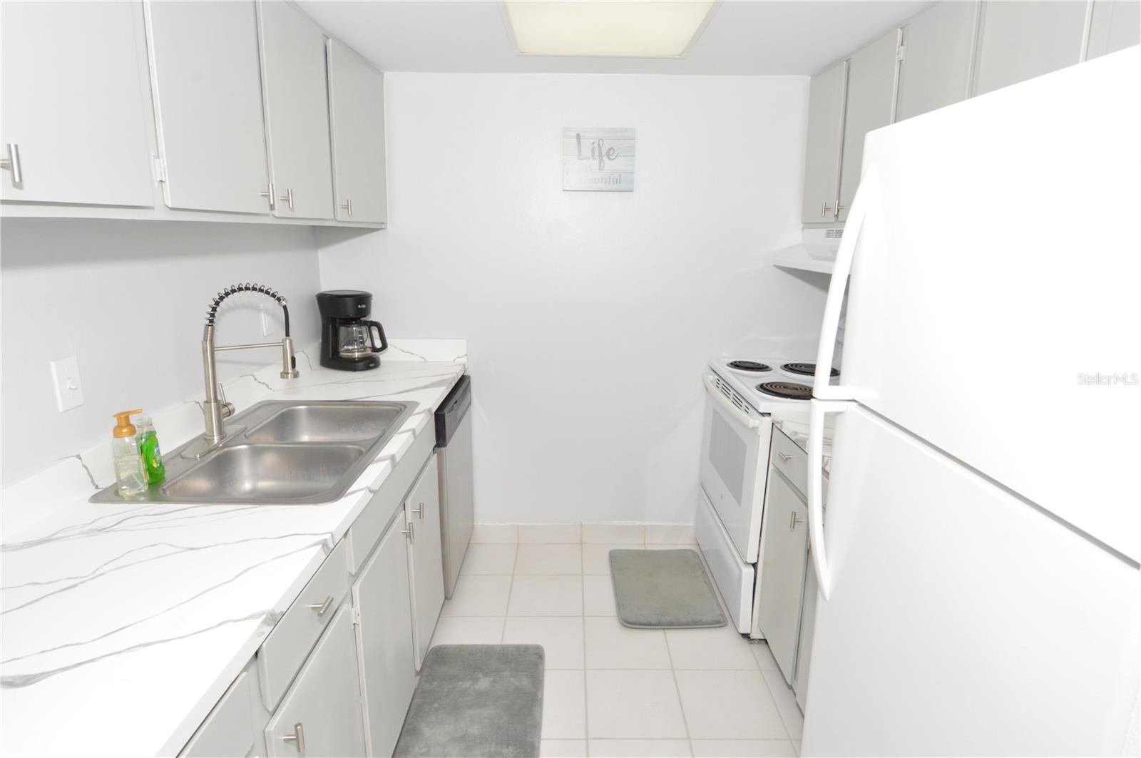 Image 16 of 85 For 12760 Indian Rocks Road 555