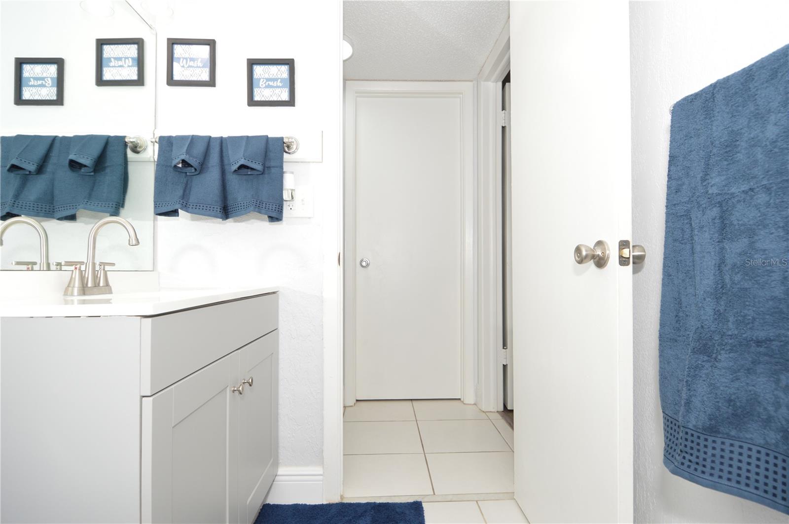 Image 24 of 85 For 12760 Indian Rocks Road 555