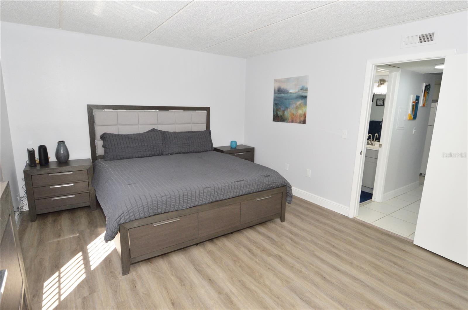 Image 25 of 85 For 12760 Indian Rocks Road 555