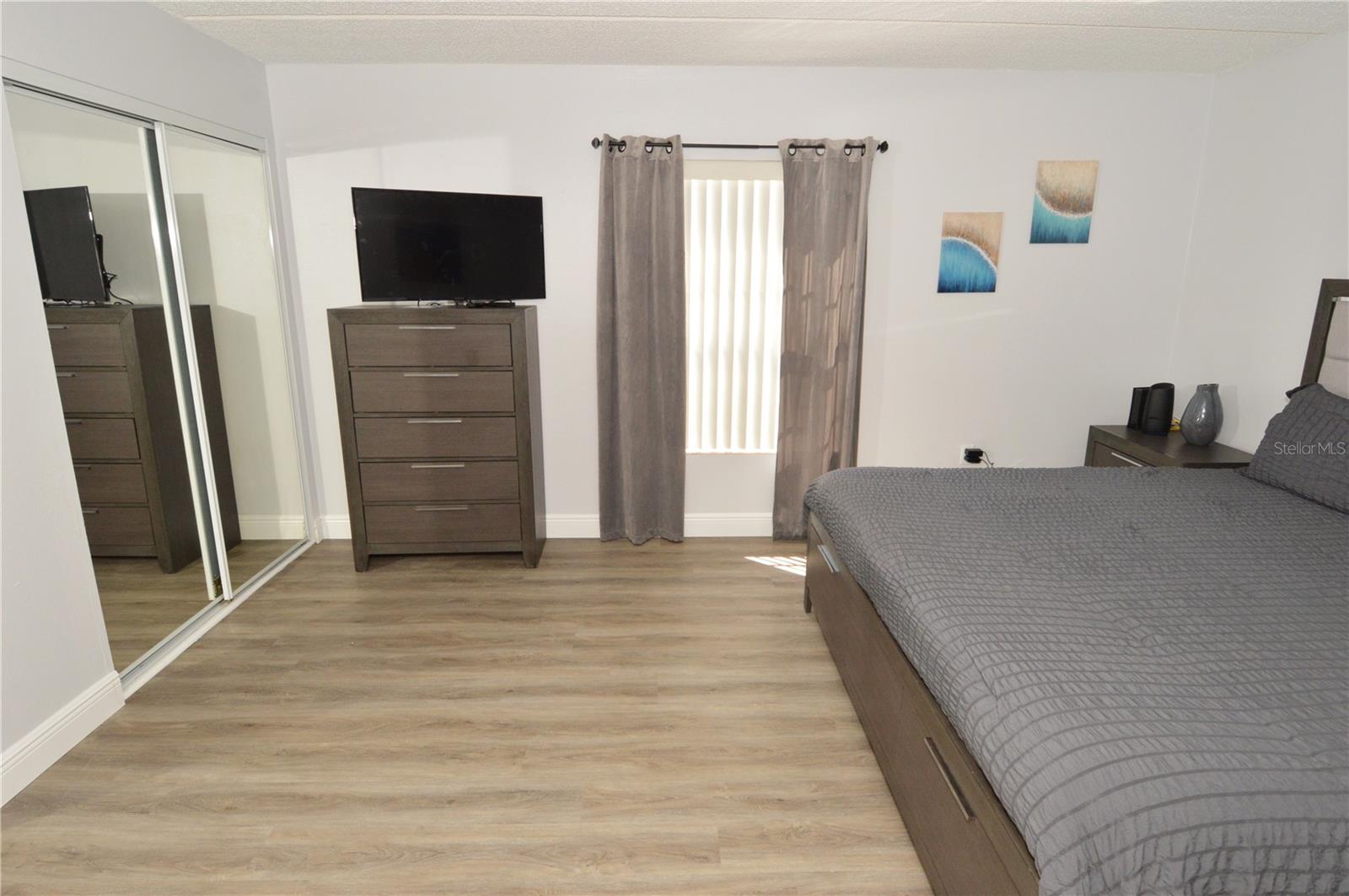 Image 28 of 85 For 12760 Indian Rocks Road 555