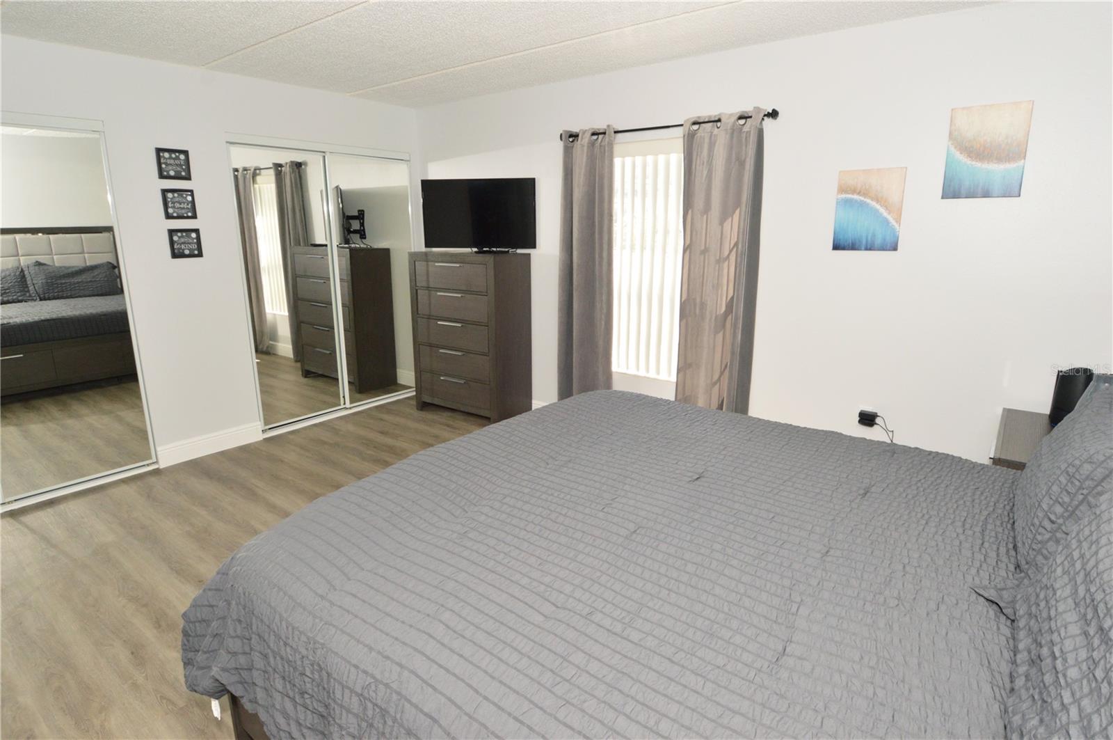 Image 29 of 85 For 12760 Indian Rocks Road 555