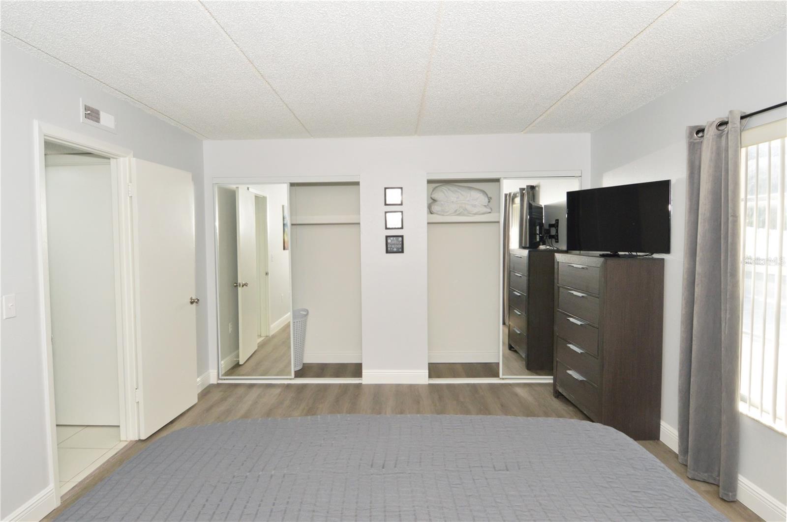 Image 30 of 85 For 12760 Indian Rocks Road 555