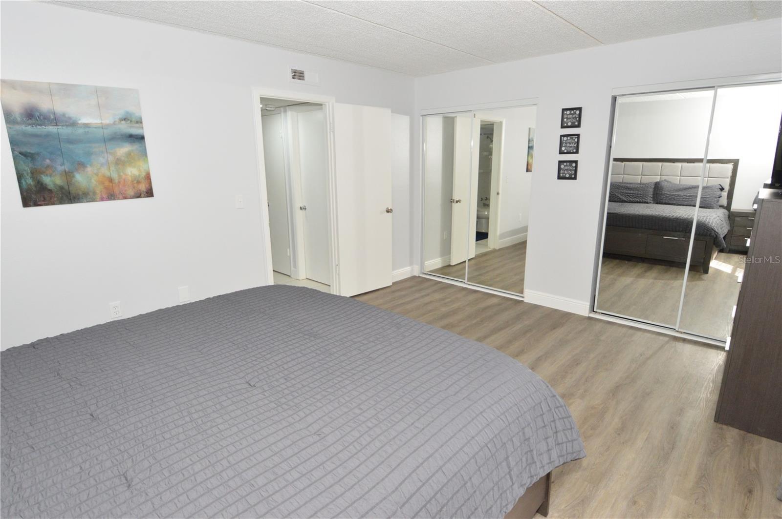 Image 31 of 85 For 12760 Indian Rocks Road 555