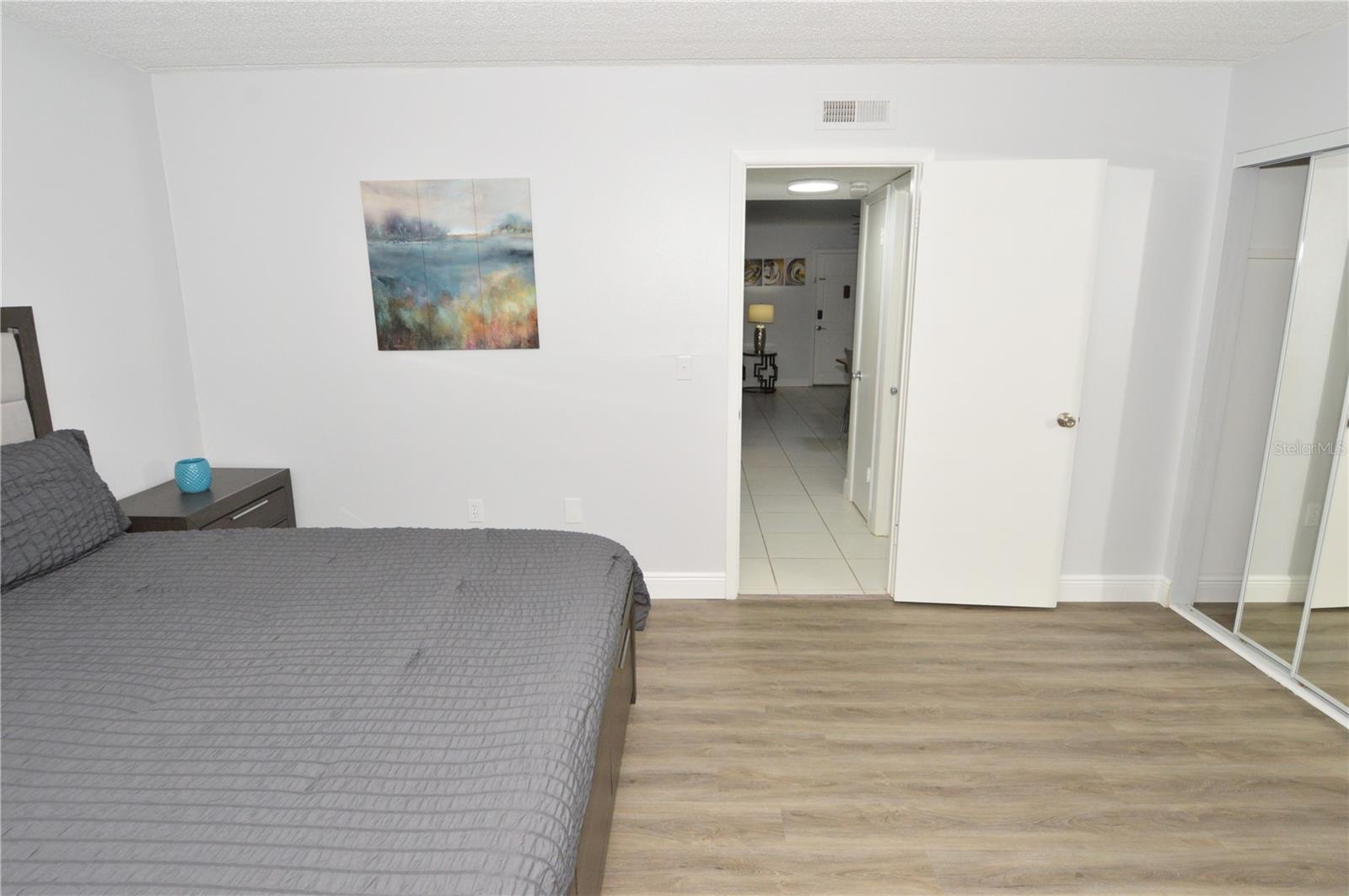 Image 32 of 85 For 12760 Indian Rocks Road 555