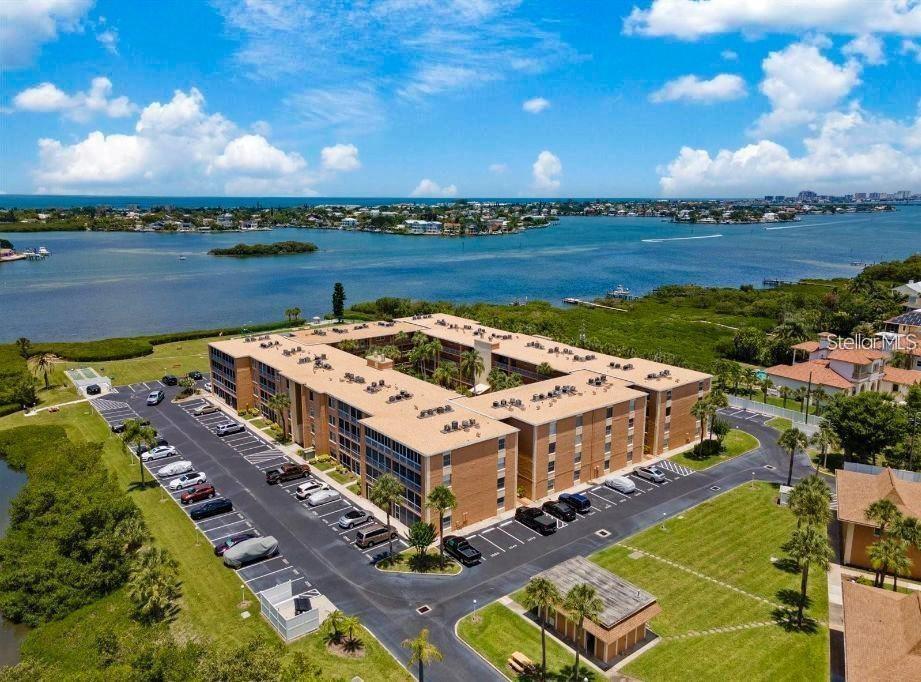 Image 41 of 85 For 12760 Indian Rocks Road 555