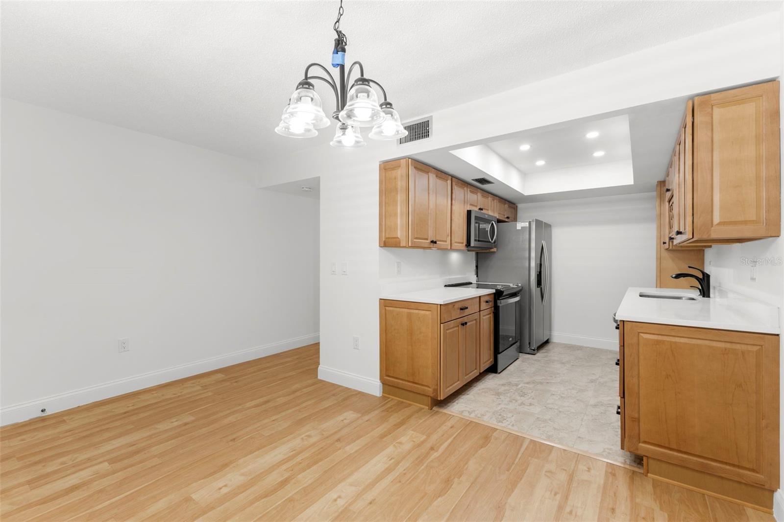 Image 10 of 27 For 1001 Pearce Drive 302