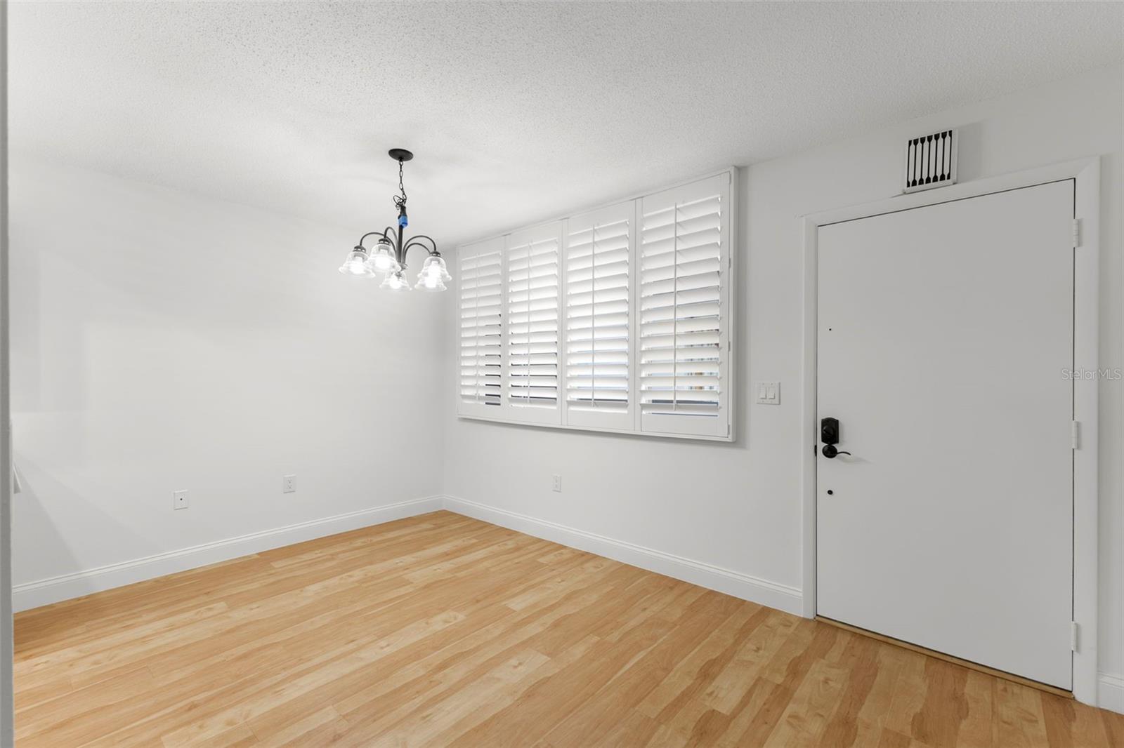 Image 11 of 27 For 1001 Pearce Drive 302