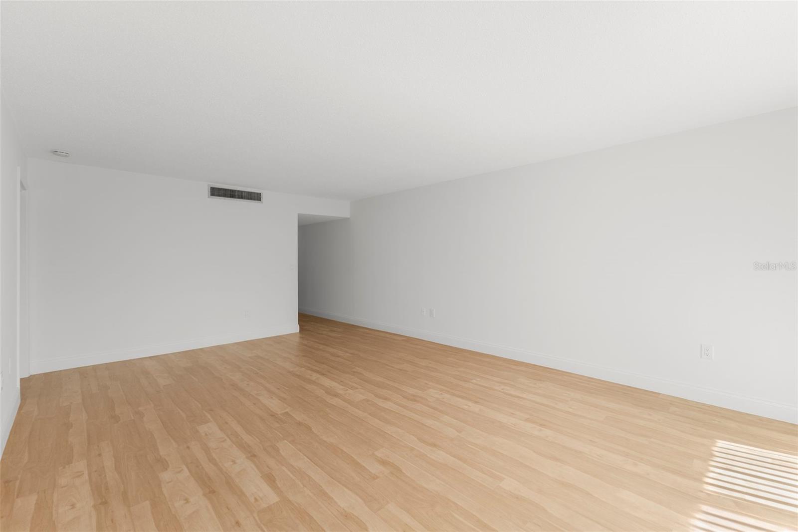 Image 14 of 27 For 1001 Pearce Drive 302