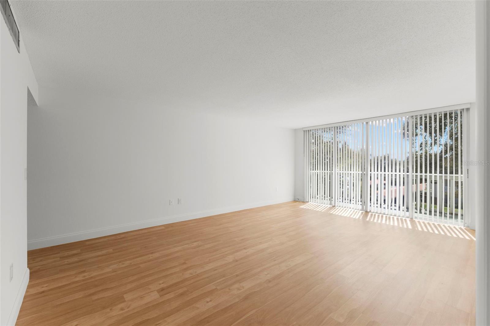 Image 15 of 27 For 1001 Pearce Drive 302