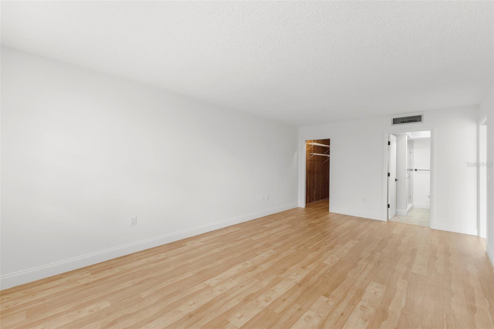 Image 18 of 27 For 1001 Pearce Drive 302