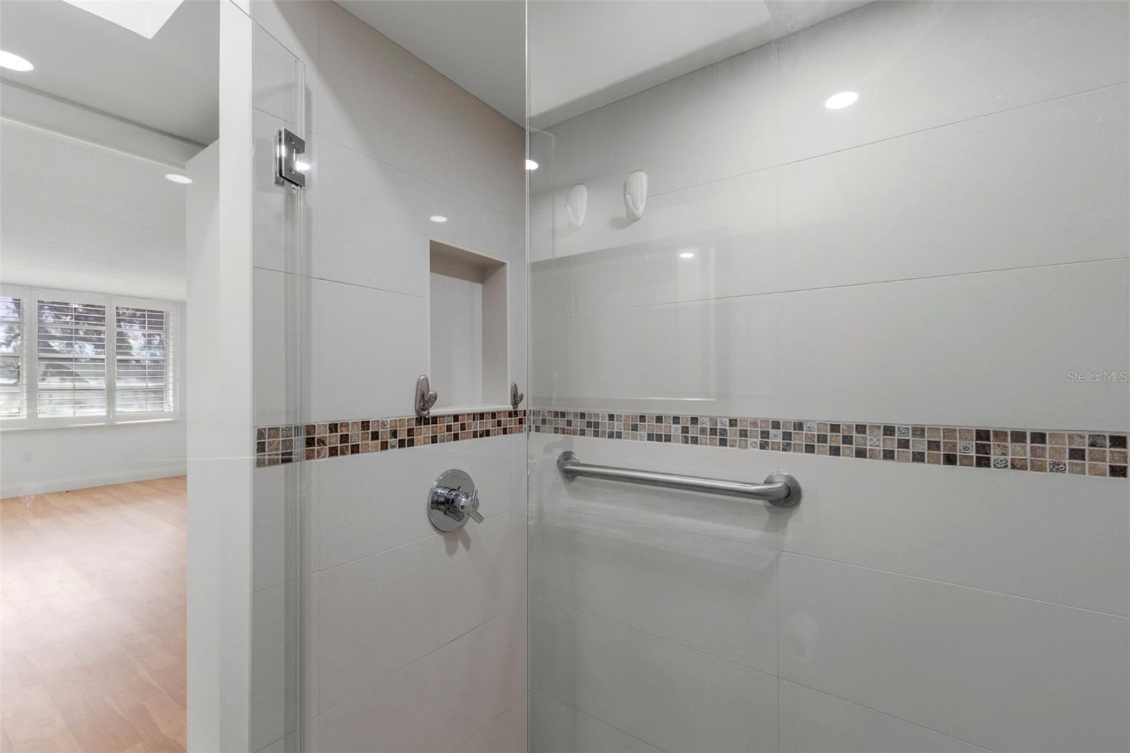 Image 21 of 27 For 1001 Pearce Drive 302