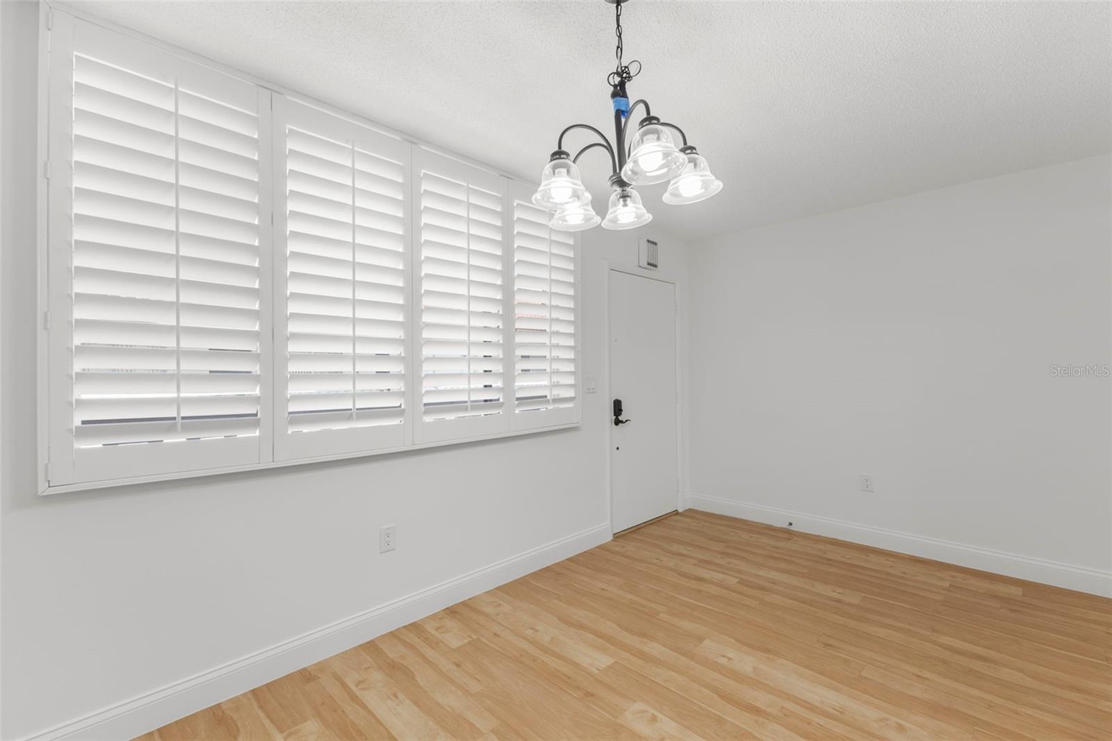 Image 9 of 27 For 1001 Pearce Drive 302