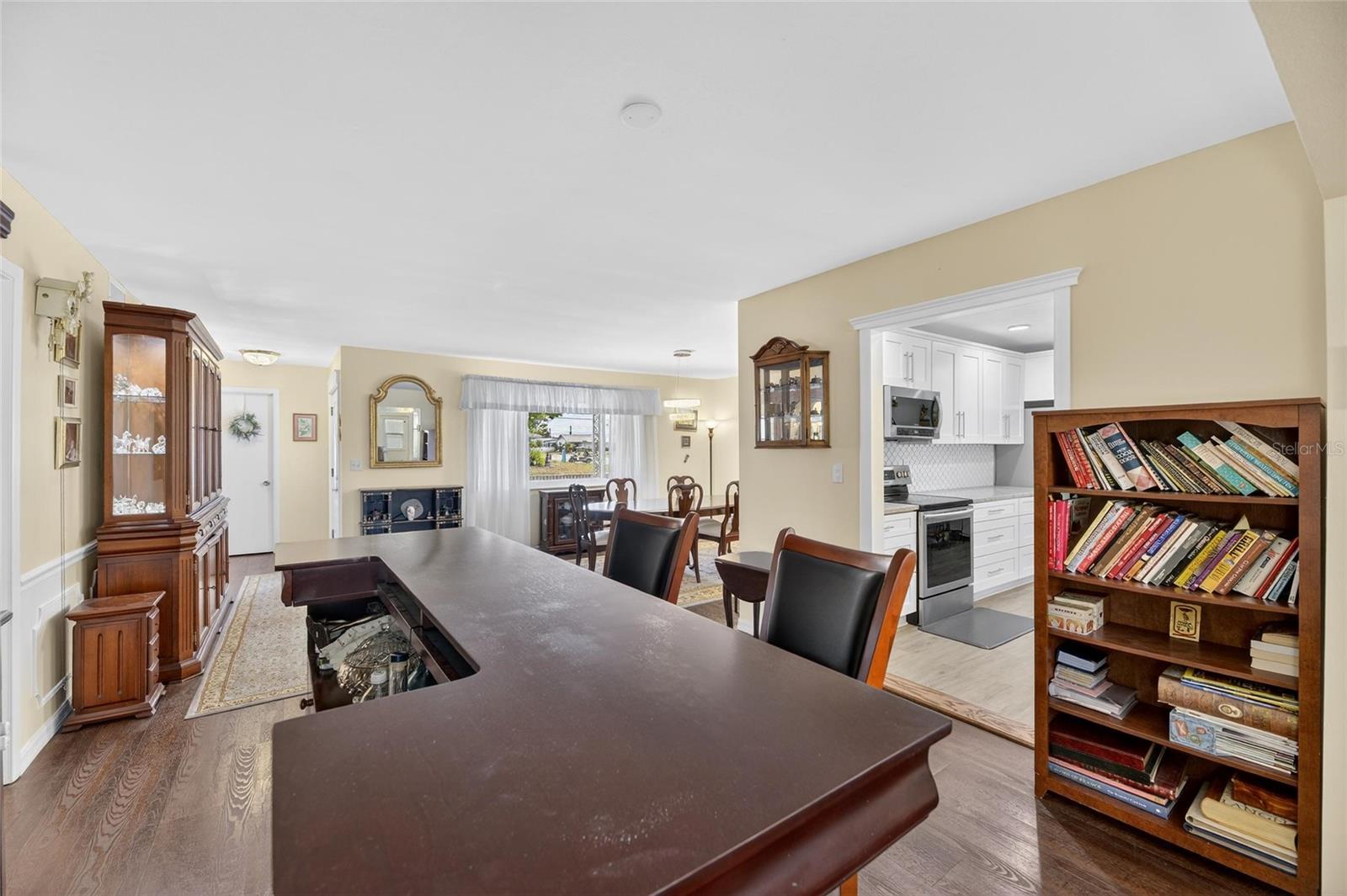 Image 16 of 88 For 1302 Desert Hills Drive