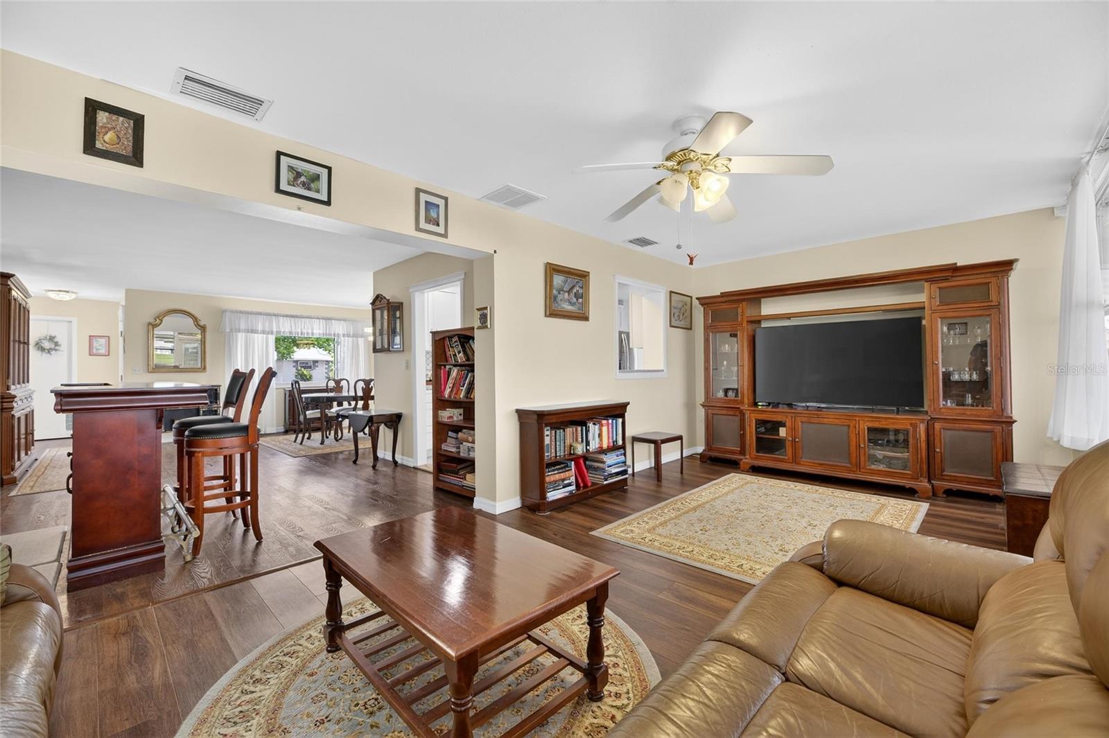 Image 17 of 88 For 1302 Desert Hills Drive