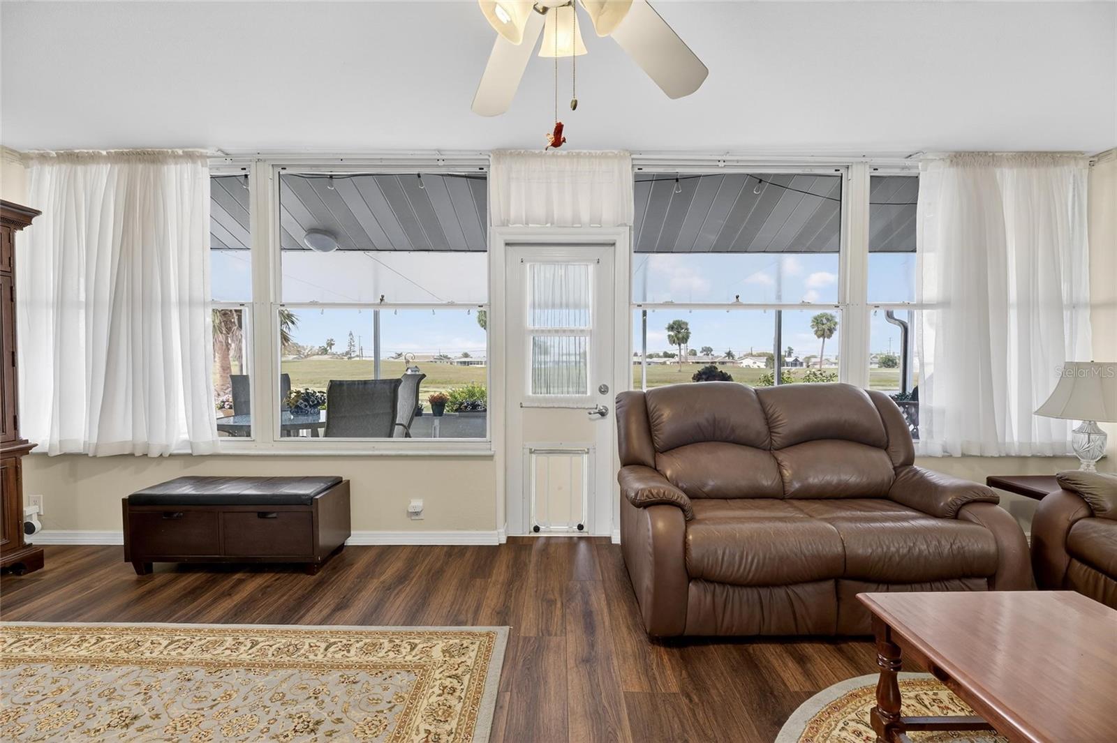 Image 22 of 88 For 1302 Desert Hills Drive