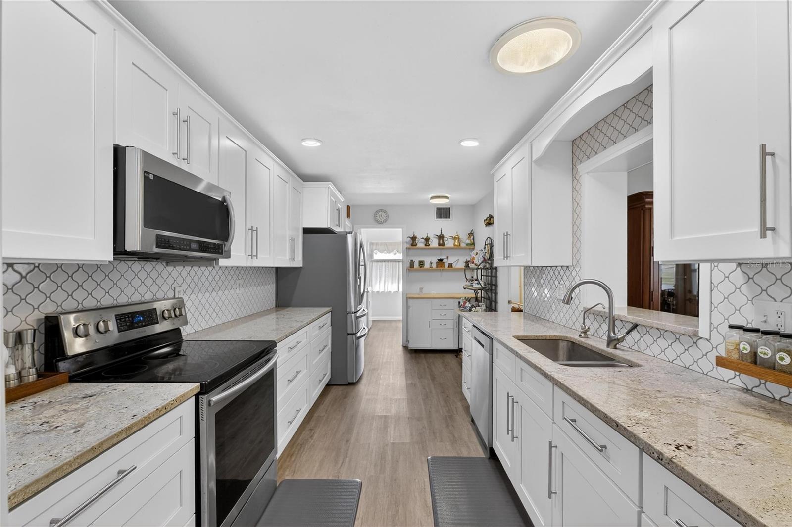 Image 24 of 88 For 1302 Desert Hills Drive