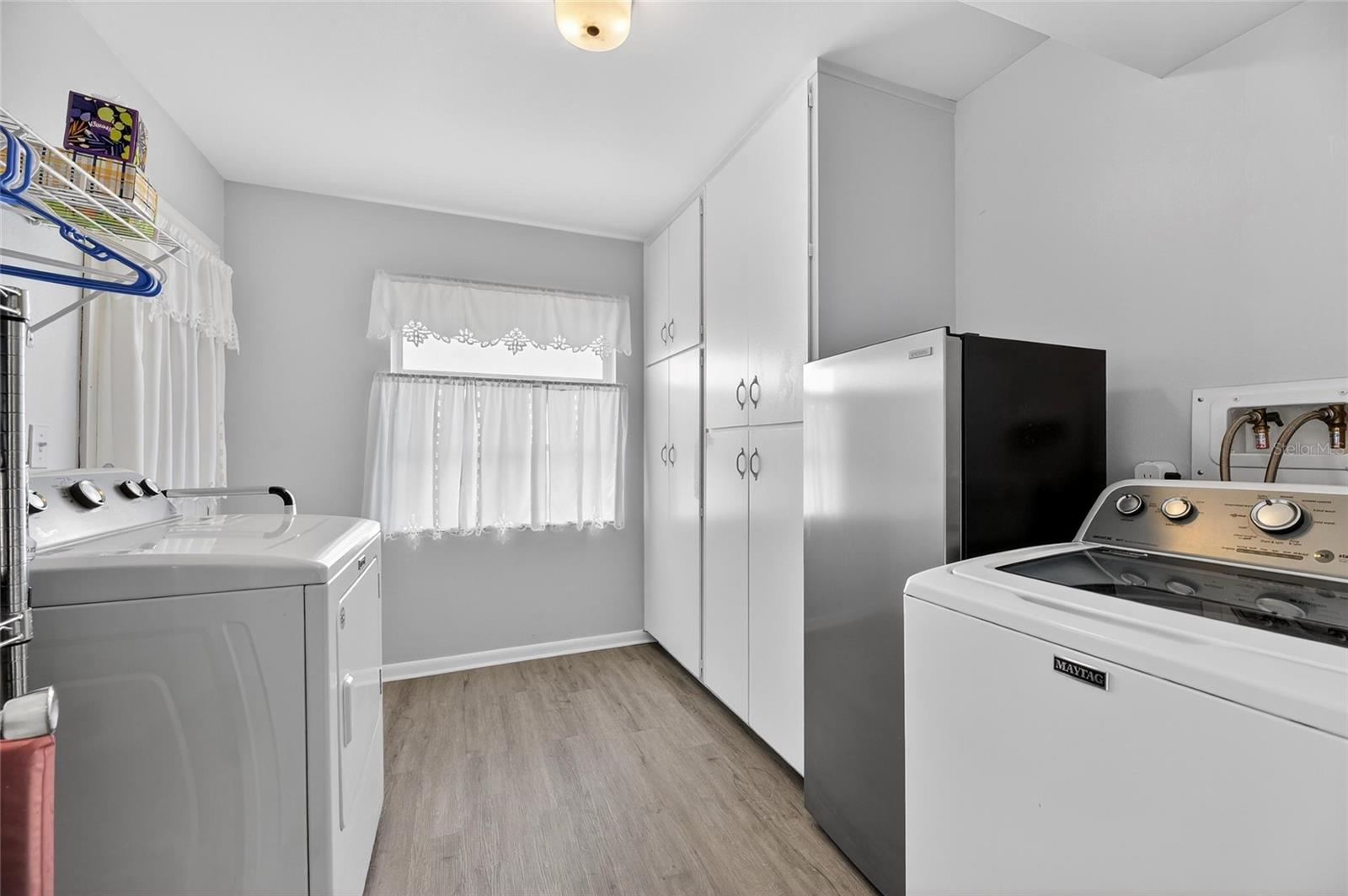 Image 29 of 88 For 1302 Desert Hills Drive