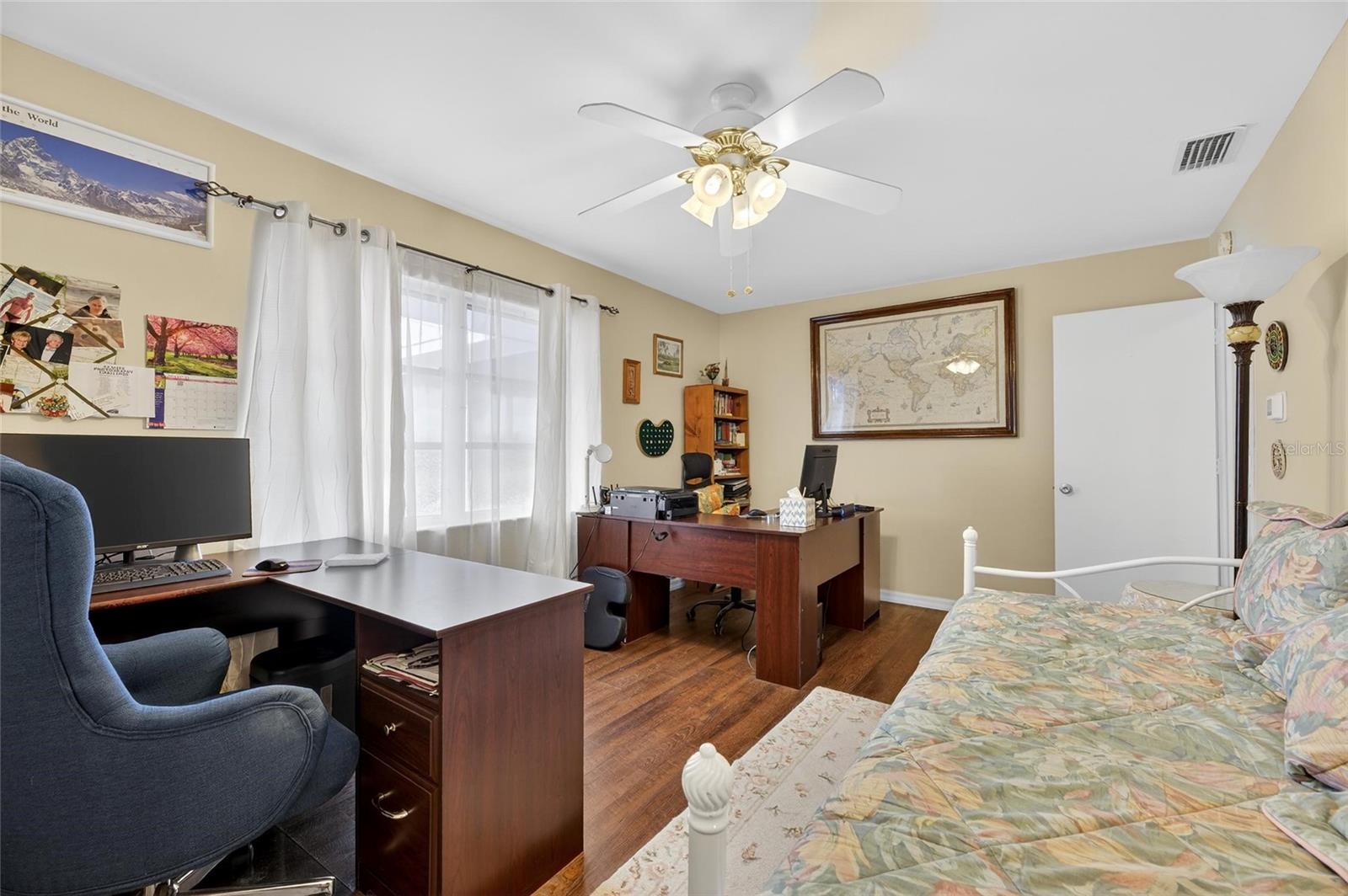 Image 31 of 88 For 1302 Desert Hills Drive