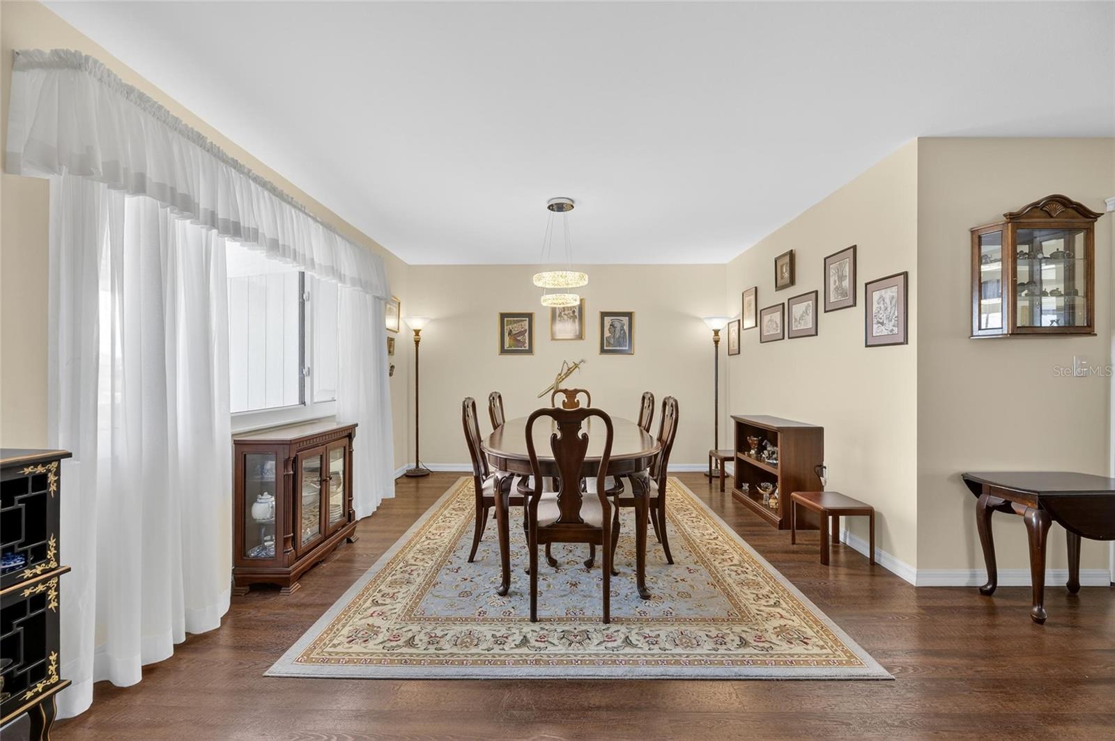 Image 8 of 88 For 1302 Desert Hills Drive