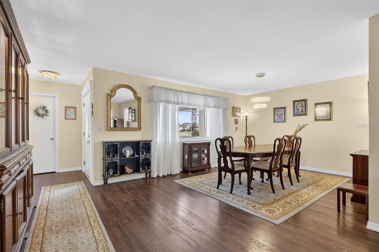 Image 9 of 88 For 1302 Desert Hills Drive