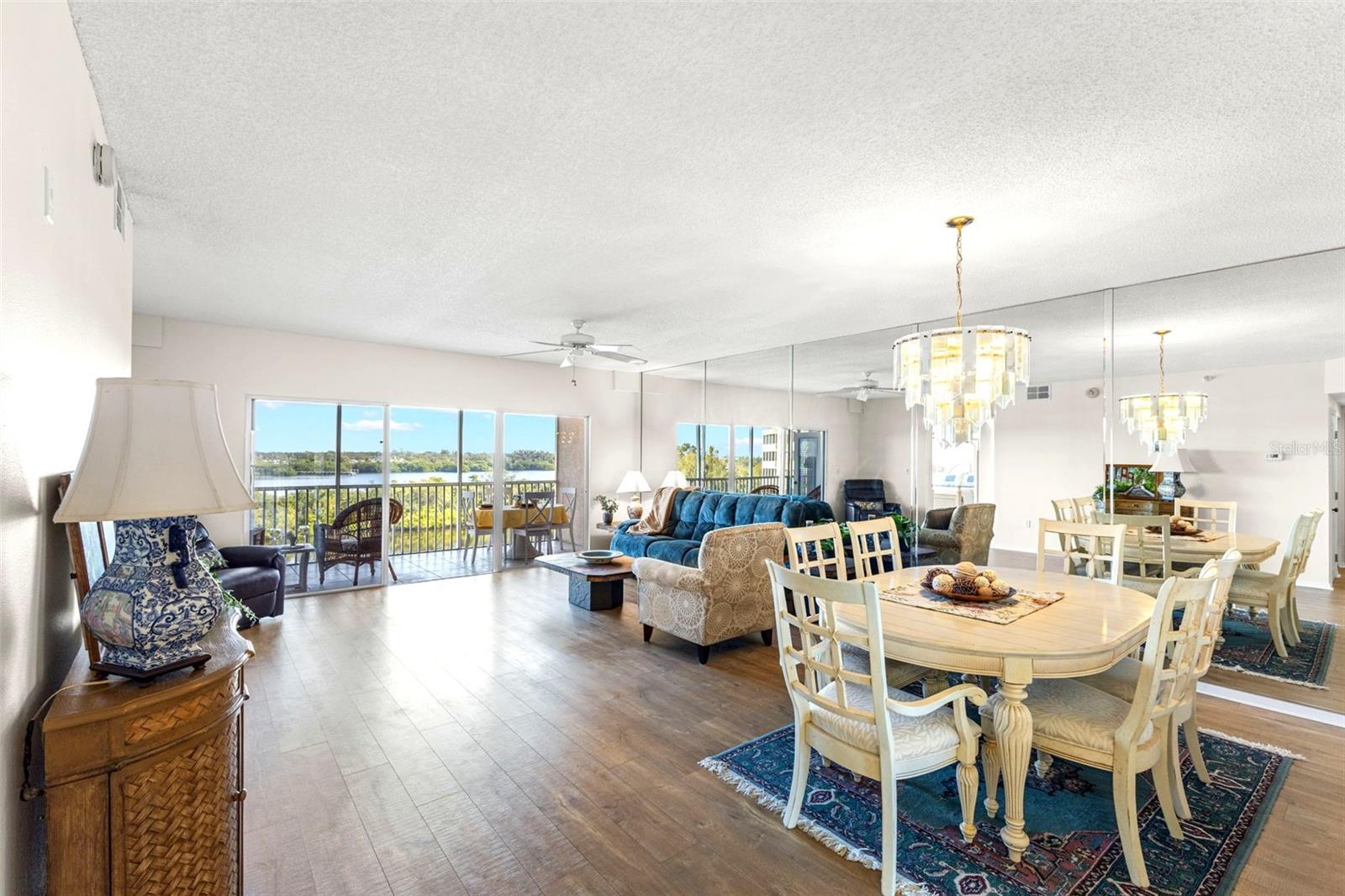 Image 11 of 46 For 6475 Shoreline Drive 5403