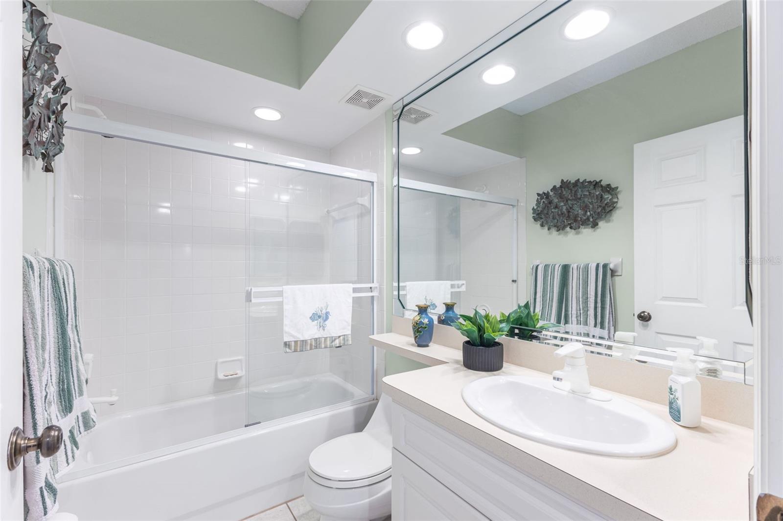 Image 25 of 46 For 6475 Shoreline Drive 5403