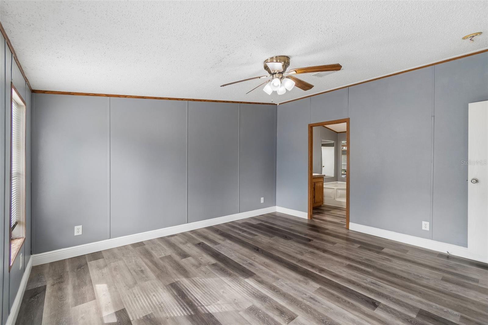 Image 22 of 42 For 18427 Moorhaven Drive