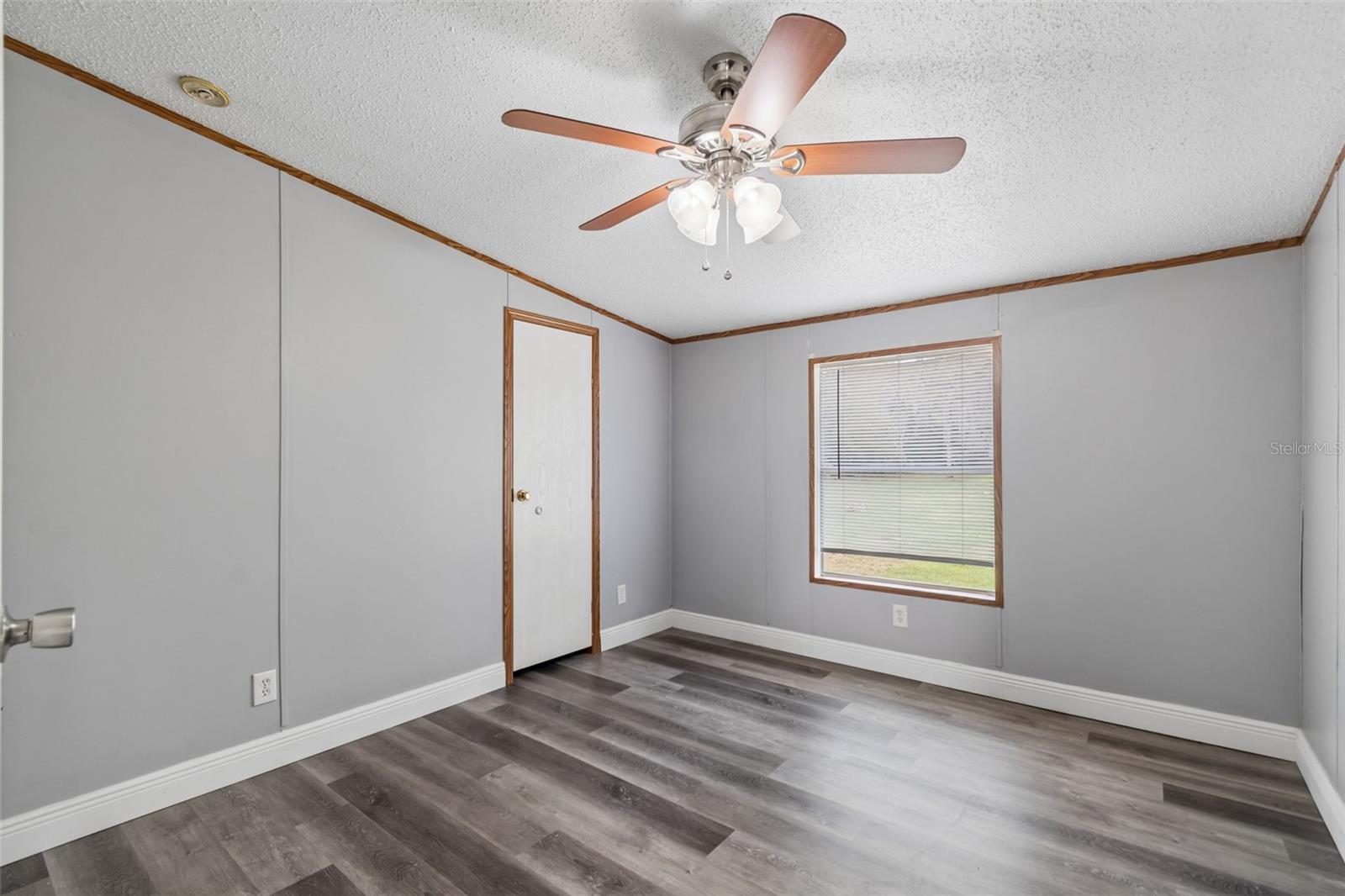 Image 27 of 42 For 18427 Moorhaven Drive