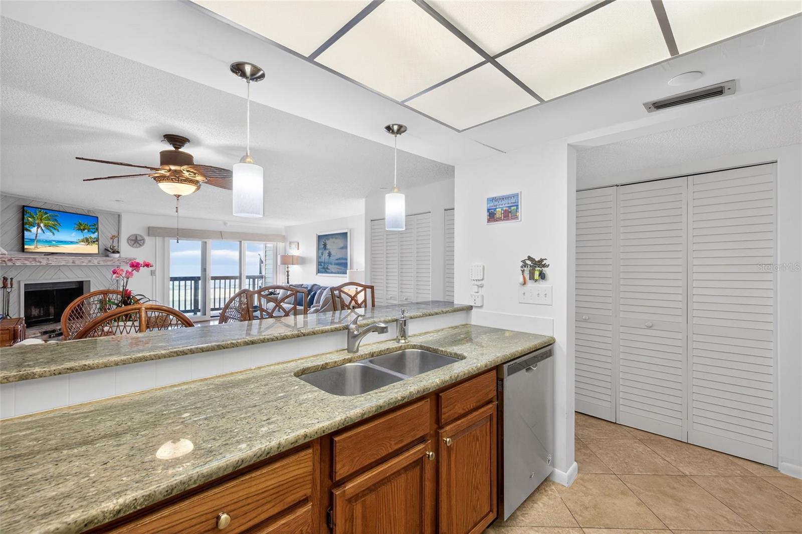 Image 11 of 39 For 19010 Gulf Boulevard 101