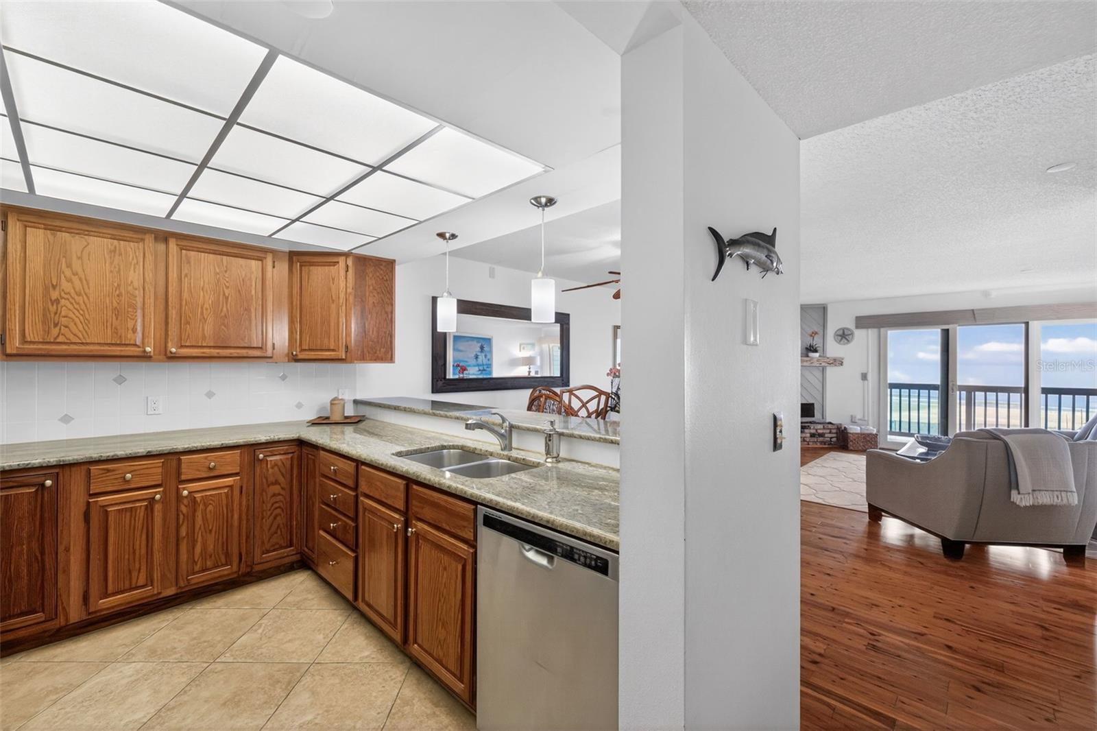 Image 12 of 39 For 19010 Gulf Boulevard 101